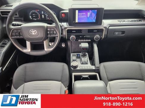Used 2025 Toyota Tacoma TRD Sport image 26