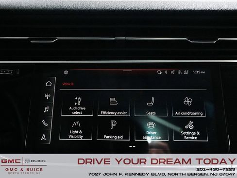 Used 2023 Audi Q8 Premium image 20