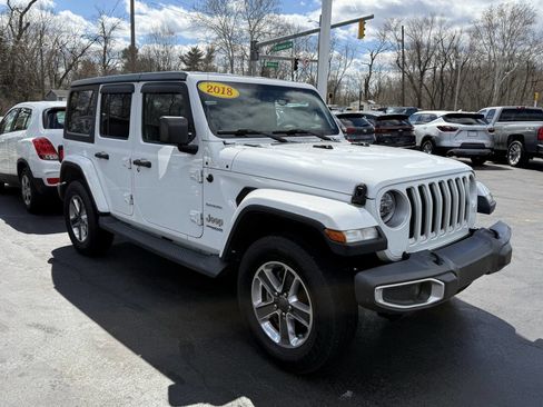 Used 2018 Jeep Wrangler Unlimited Sahara image 4