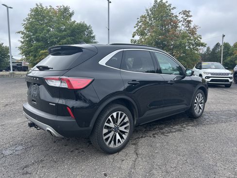 Used 2021 Ford Escape Titanium w/ Class II Trailer Tow Package AWD/4WD image 3