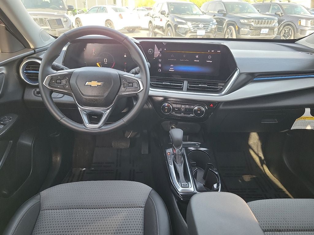Used 2025 Chevrolet Trax LT w/ Driver Confidence Package FWD image 10