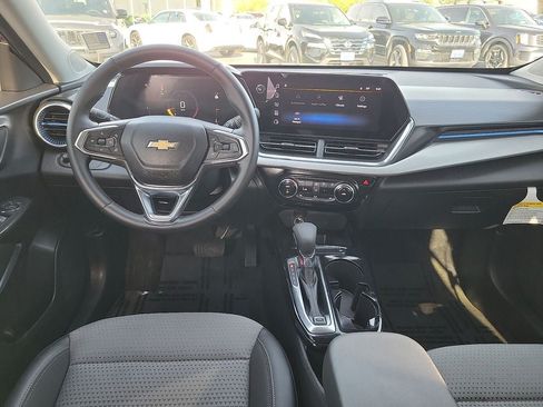Used 2025 Chevrolet Trax LT w/ Driver Confidence Package FWD image 10