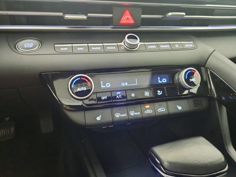 Used 2025 Hyundai Elantra Limited FWD image 28