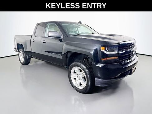 Used 2018 Chevrolet Silverado 1500 Custom w/ Custom Value Package image 2