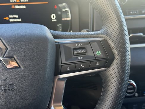 Used 2025 Mitsubishi Outlander SEL image 16