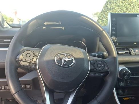 Used 2022 Toyota RAV4 Limited FWD image 22