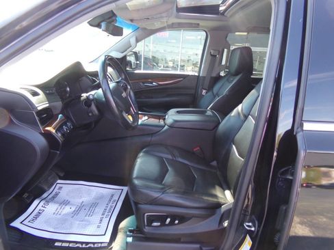 Used 2019 Cadillac Escalade Luxury AWD/4WD image 11