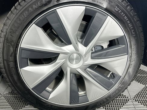 Used 2022 Tesla Model Y Long Range AWD/4WD image 11