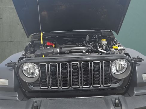 Used 2024 Jeep Wrangler Unlimited Sport AWD/4WD image 22