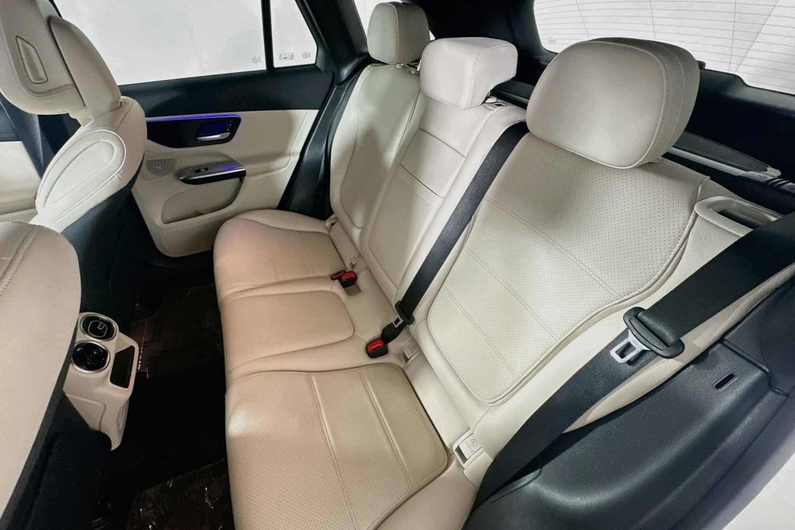 Used 2025 Mercedes-Benz GLC 300 image 9