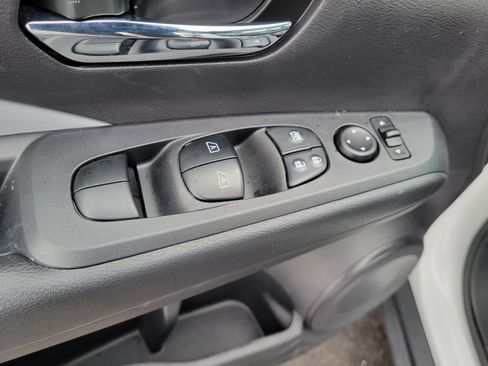 Used 2023 Nissan Kicks SR w/ SR Premium Package image 19