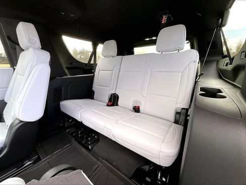 New 2026 Chevrolet Suburban Premier image 27