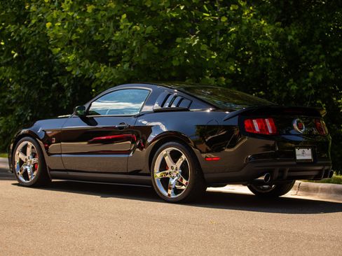 Used 2010 Ford Mustang GT RWD image 21