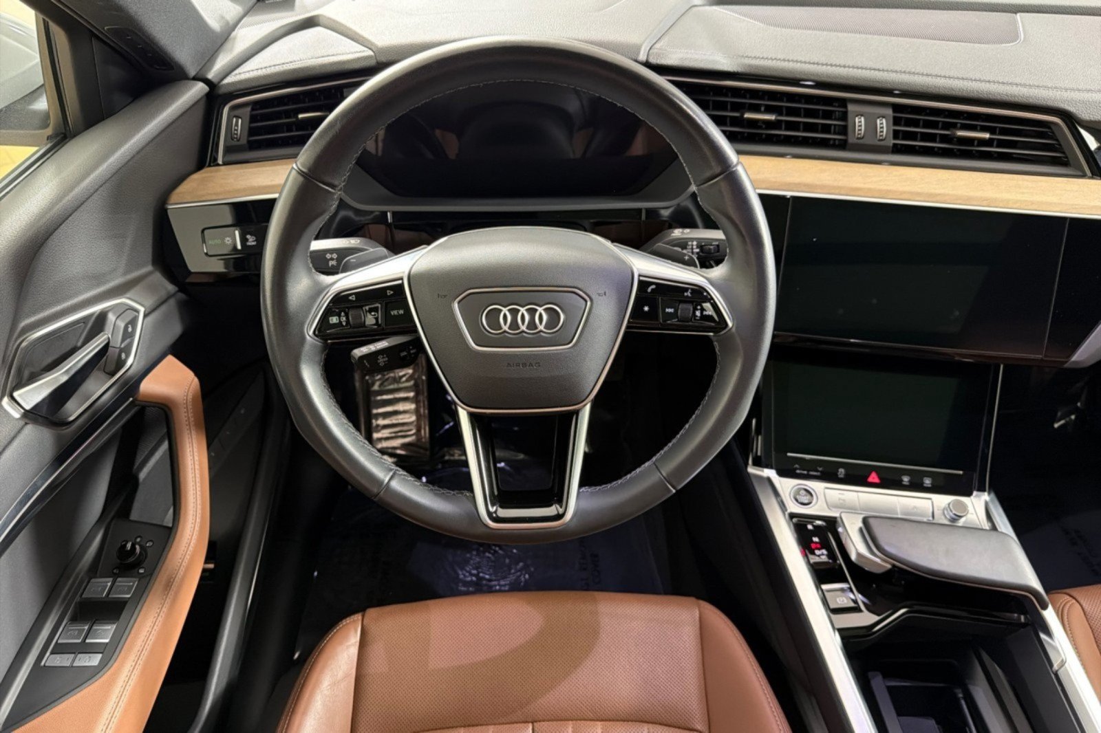 Used 2024 Audi Q8 e-tron Premium Plus AWD/4WD image 13