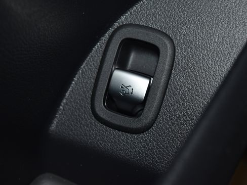 New 2026 Mercedes-Benz GLC 300 4MATIC image 6