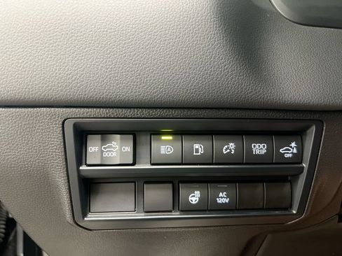 Used 2024 Toyota Tundra Limited AWD/4WD image 19