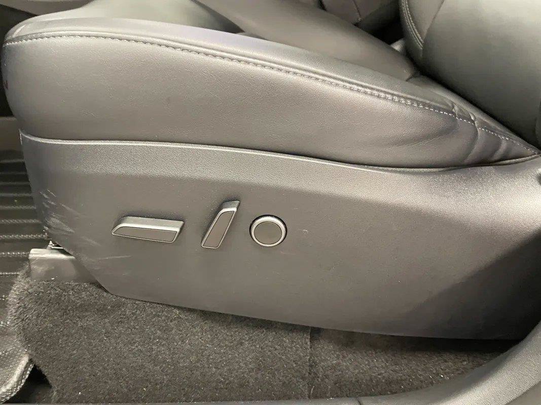 Used 2023 Tesla Model Y AWD image 14