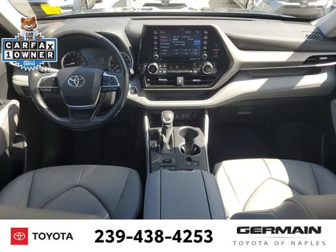 Used 2022 Toyota Highlander XLE AWD/4WD image 19
