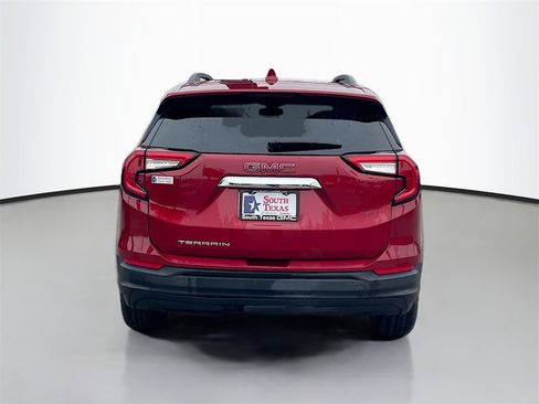 Used 2024 GMC Terrain SLE w/ Driver Convenience Package image 6