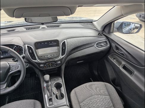 Used 2024 Chevrolet Equinox LT image 28