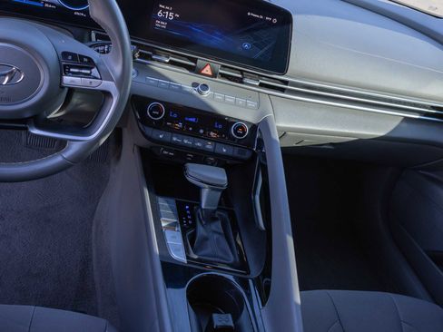 Used 2023 Hyundai Elantra SEL w/ Convenience Package image 13