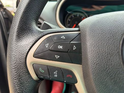 Used 2016 Jeep Cherokee Sport FWD image 13