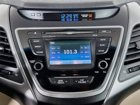 Used 2016 Hyundai Elantra SE w/ Option Group 02 FWD image 16