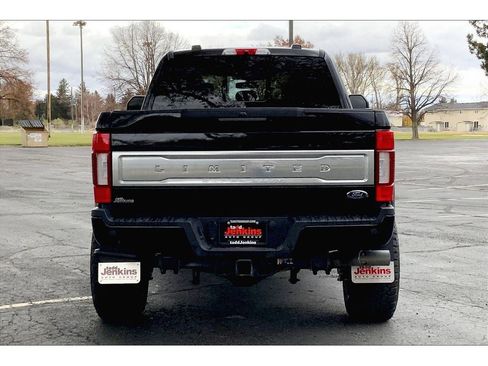 Used 2022 Ford F350 Limited image 4
