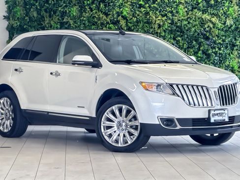 Used 2013 Lincoln MKX AWD image 2