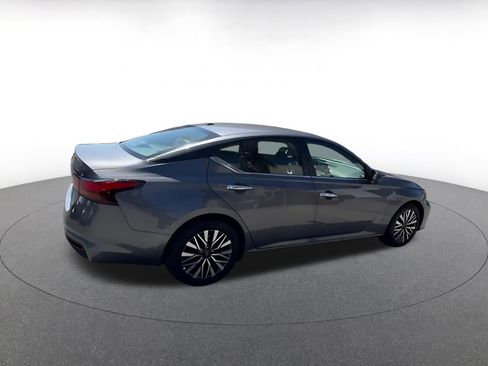 Used 2025 Nissan Altima 2.5 SV FWD image 15
