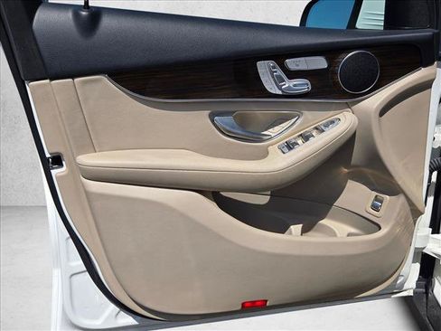Certified 2022 Mercedes-Benz GLC 300 image 10