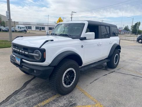 Used 2023 Ford Bronco Outer Banks w/ Sasquatch Package AWD/4WD image 2