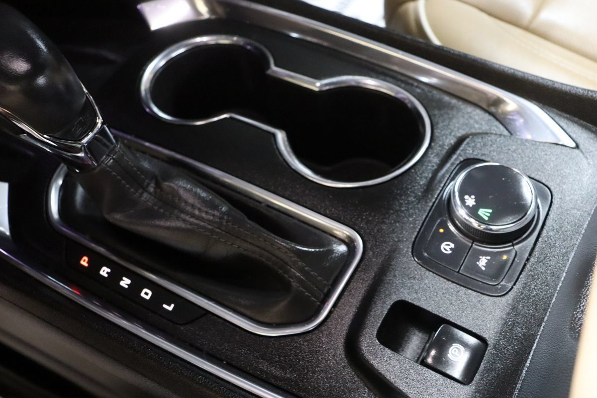Used 2023 Chevrolet Traverse Premier FWD image 53