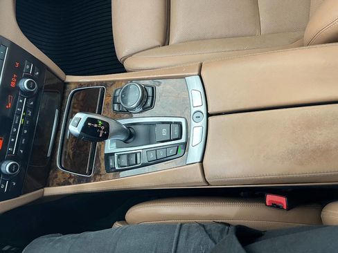 Used 2014 BMW 740Li image 38