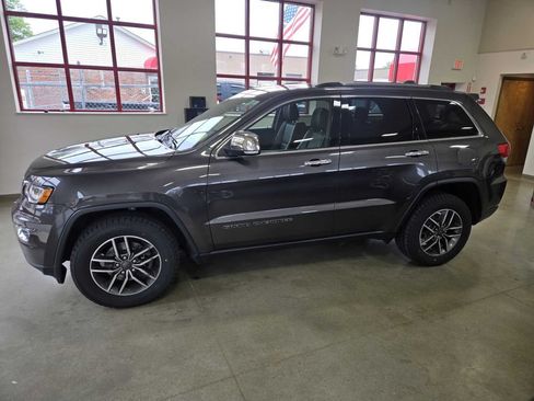 Used 2019 Jeep Grand Cherokee Limited AWD/4WD image 4