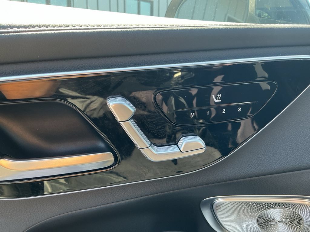 Used 2024 Mercedes-Benz GLC 300 4MATIC image 28