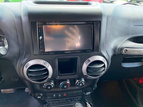 Used 2015 Jeep Wrangler Sport AWD/4WD image 24