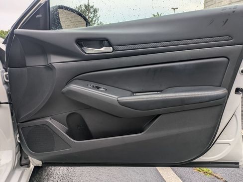 Used 2025 Nissan Altima 2.5 SV FWD image 31