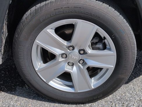 Used 2022 Jeep Compass Latitude FWD image 11
