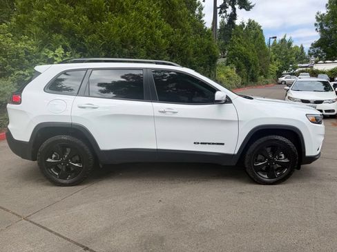 Used 2021 Jeep Cherokee Latitude Plus AWD/4WD image 2