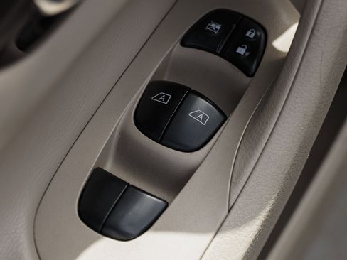 Used 2013 Nissan Altima 2.5 SL w/ Technology Pkg FWD image 22
