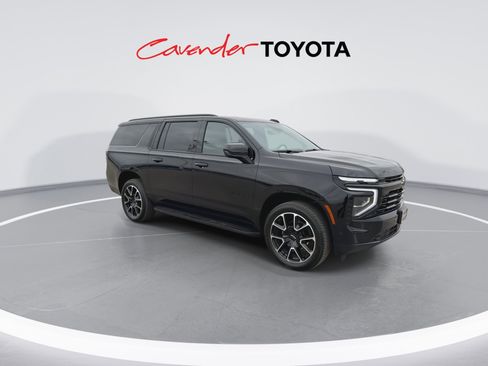 Used 2025 Chevrolet Suburban RST w/ Sun And Tow Package image 2