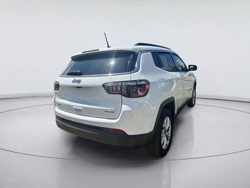 Used 2025 Jeep Compass Latitude AWD/4WD image 3