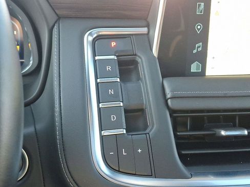 Used 2023 Chevrolet Tahoe Z71 w/ Z71 Off-Road Package image 41