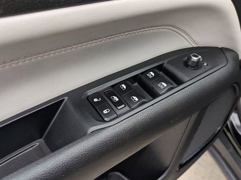 Used 2025 Jeep Compass Limited AWD/4WD image 12