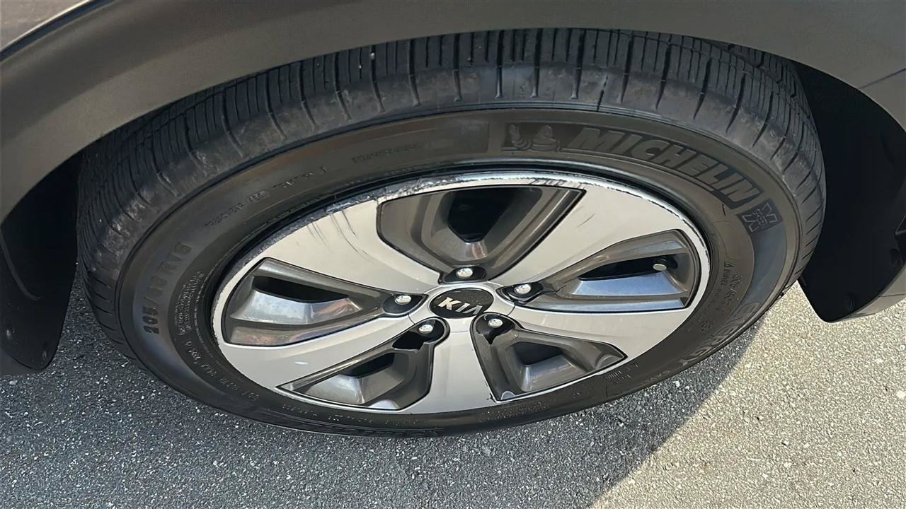 Used 2018 Kia Niro LX FWD image 18