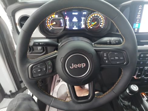 Used 2024 Jeep Wrangler Unlimited Sport AWD/4WD image 8