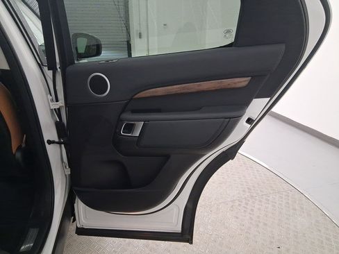 Used 2018 Land Rover Discovery HSE image 22