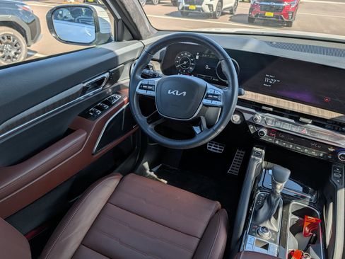 Used 2025 Kia Telluride SX Prestige AWD/4WD image 9