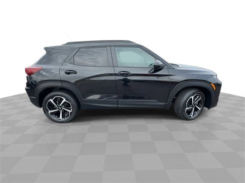 Used 2022 Chevrolet TrailBlazer RS w/ Sun and Liftgate Package image 9